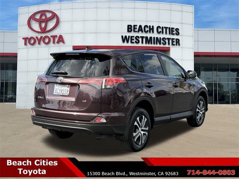 Used 2018 Toyota RAV4 LE image 12