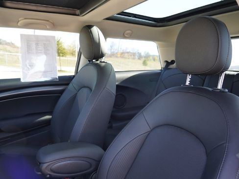 Used 2023 MINI Cooper 2-Door Hardtop image 11