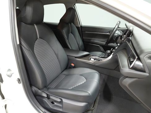 Used 2023 Toyota Camry SE FWD image 16