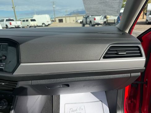 Used 2021 Volkswagen Jetta SE image 28