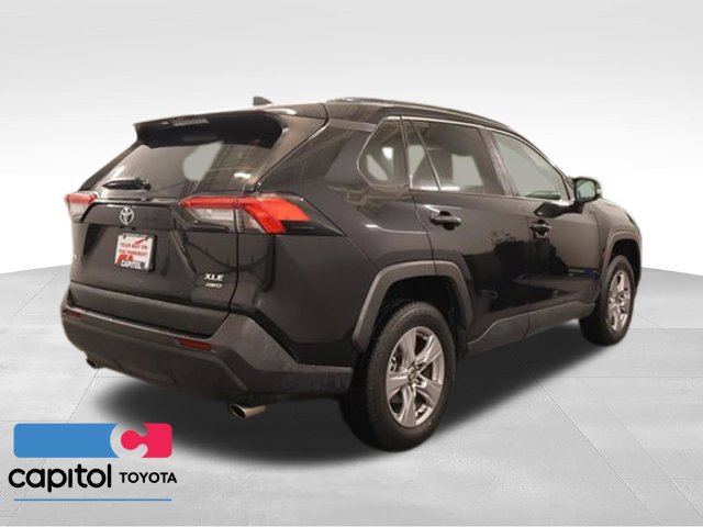 Used 2025 Toyota RAV4 XLE AWD/4WD image 2