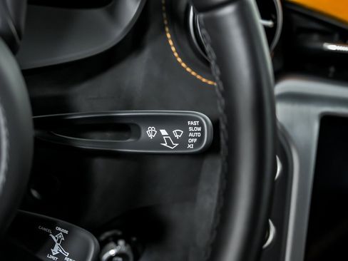 Used 2024 McLaren 750S Spider RWD image 31