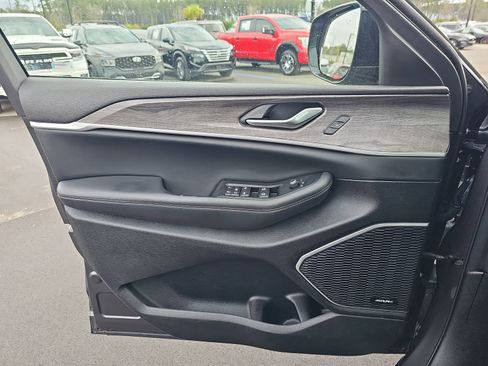 Used 2022 Jeep Grand Cherokee Limited 4xe w/ MOPAR Finishing Package image 28