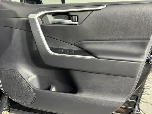 Used 2022 Toyota RAV4 SE AWD/4WD image 38