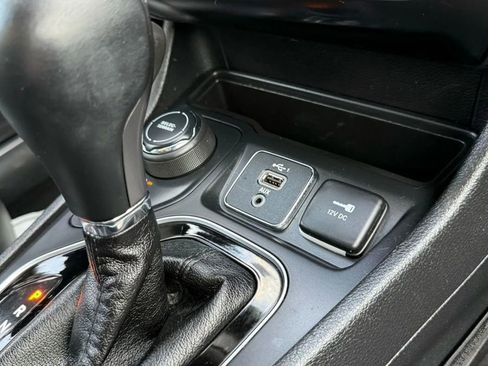 Used 2019 Jeep Cherokee Limited image 34