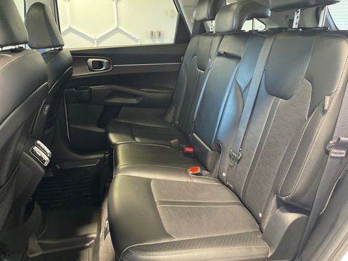 Used 2025 Kia Sorento S w/ Panoramic Sunroof Package FWD image 17