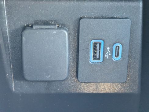 Used 2022 Ford Explorer XLT w/ Equipment Group 202A RWD image 23