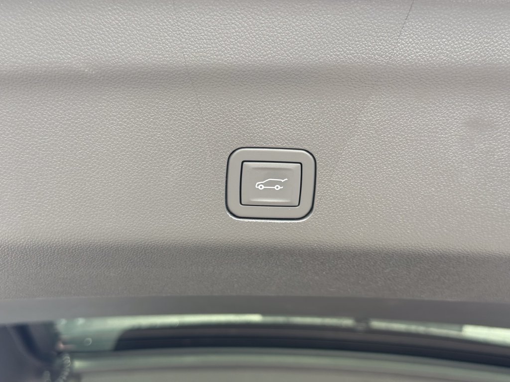 New 2026 GMC Yukon XL AT4 w/ AT4 Premium Plus Package AWD/4WD image 31