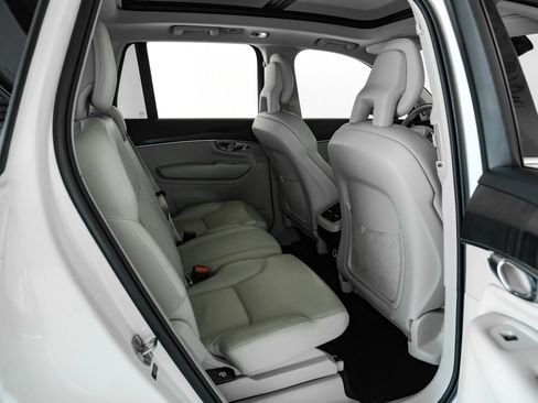 Used 2020 Volvo XC90 T5 Momentum w/ Protection Package Premier FWD image 28