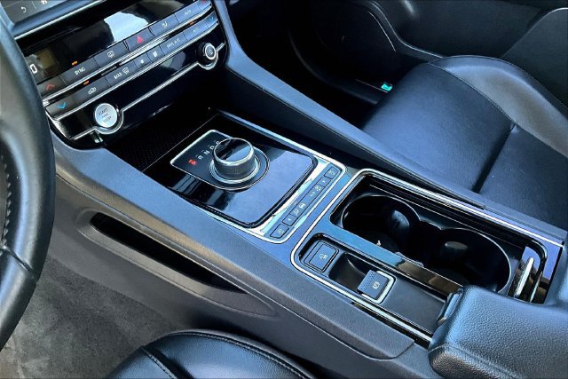 Used 2020 Jaguar F-PACE Premium AWD/4WD image 18