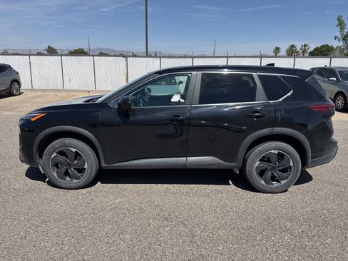 Used 2024 Nissan Rogue SV FWD image 8