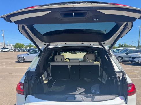 Used 2021 BMW X7 xDrive40i w/ M Sport Package AWD/4WD image 15