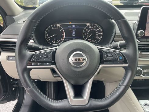 Used 2019 Nissan Altima 2.5 Platinum FWD image 17