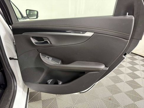 Used 2019 Chevrolet Impala LT FWD image 14