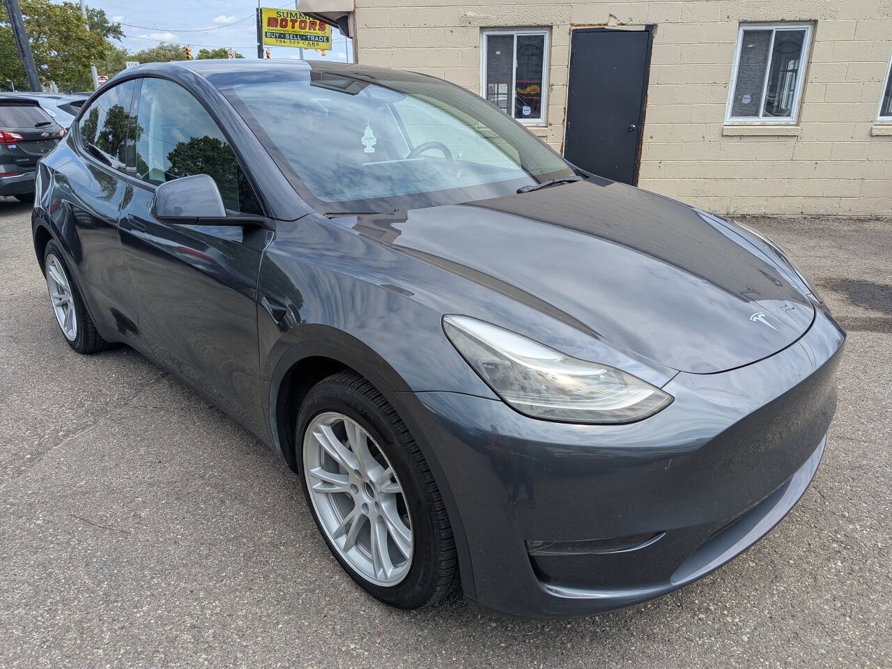 Used 2023 Tesla Model Y Long Range AWD/4WD image 1