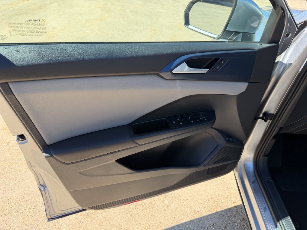 Certified 2023 Volkswagen Taos SE FWD image 10