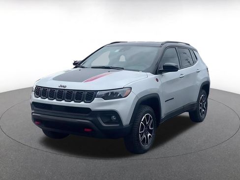 Used 2025 Jeep Compass Trailhawk AWD/4WD image 7