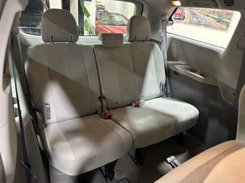 Used 2012 Toyota Sienna FWD image 31