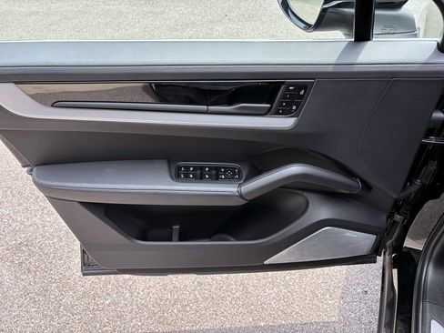 Certified 2024 Porsche Cayenne image 22