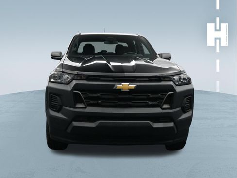 Used 2023 Chevrolet Colorado W/T RWD image 2