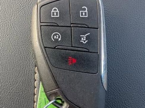 Used 2025 GMC Acadia Elevation image 17