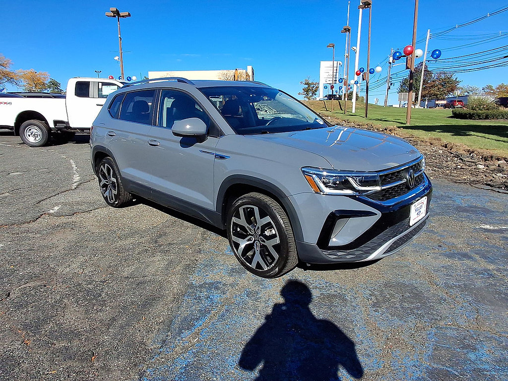 Used 2023 Volkswagen Taos SEL AWD/4WD image 2