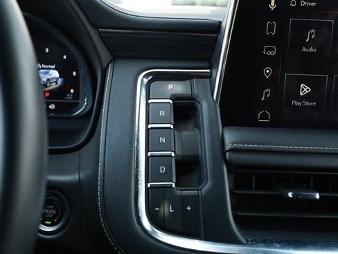 Used 2024 GMC Yukon SLT RWD image 16