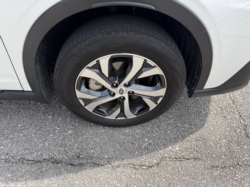 Used 2022 Subaru Outback Touring AWD/4WD image 4