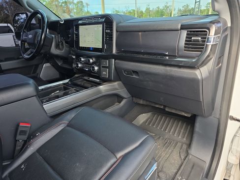 Used 2023 Ford F450 Lariat image 11