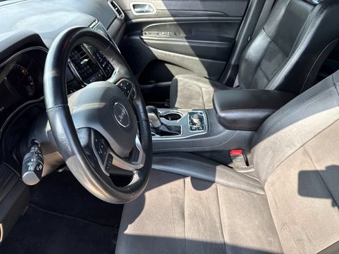 Used 2022 Jeep Grand Cherokee Laredo X AWD/4WD image 18