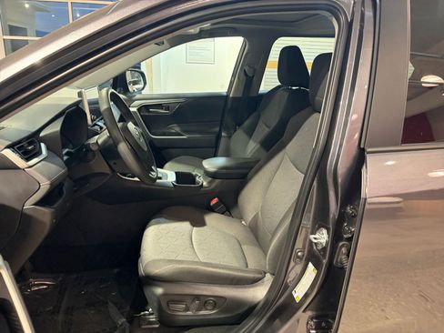 Used 2025 Toyota RAV4 XLE image 28