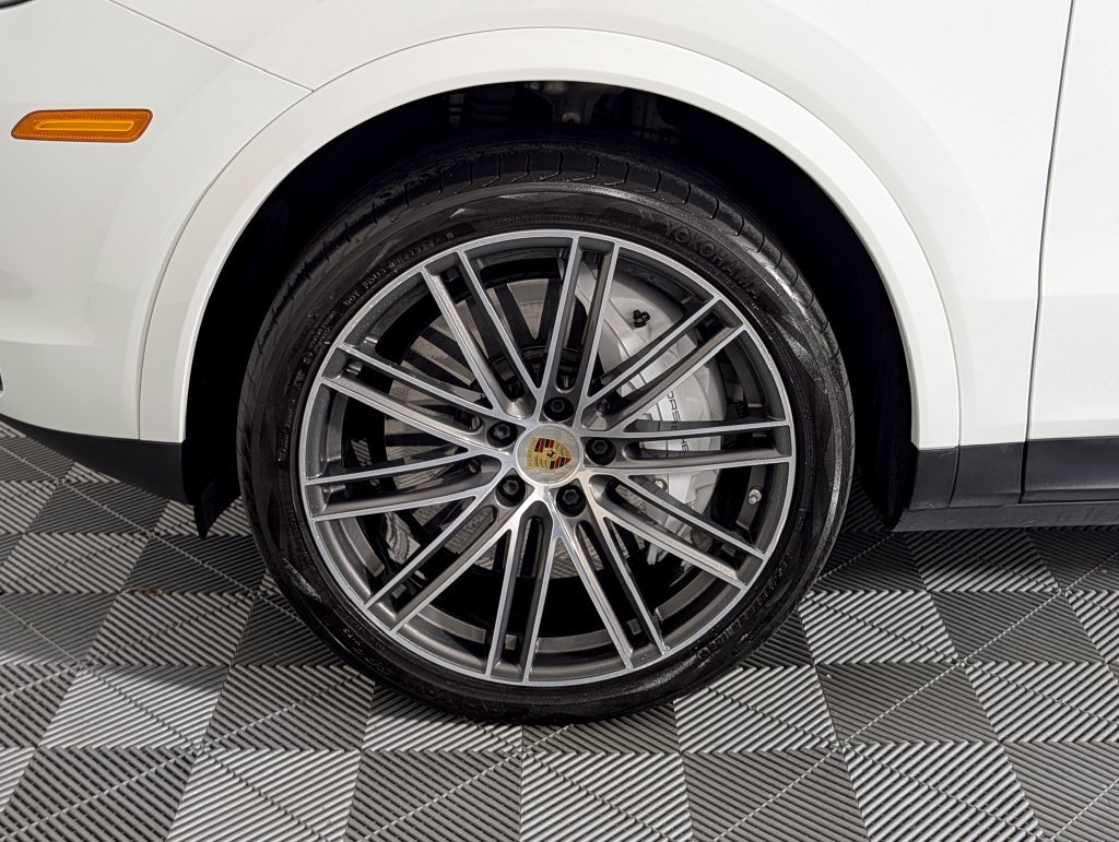 Used 2022 Porsche Cayenne Platinum Edition AWD/4WD image 11