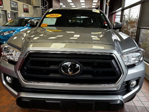 Used 2021 Toyota Tacoma SR5 image 5