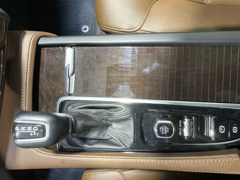 Used 2019 Volvo XC90 T6 Momentum w/ Advanced Package image 17
