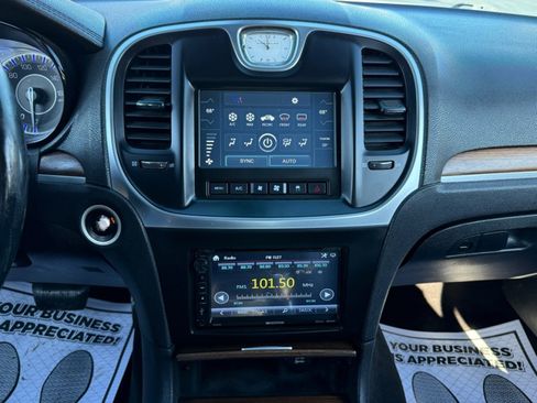 Used 2017 Chrysler 300 C Platinum image 21