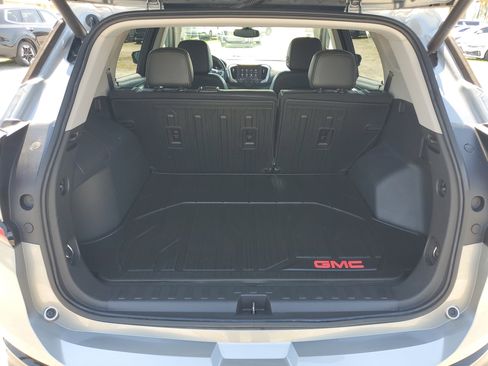 Used 2023 GMC Terrain SLT w/ Infotainment Package II image 8