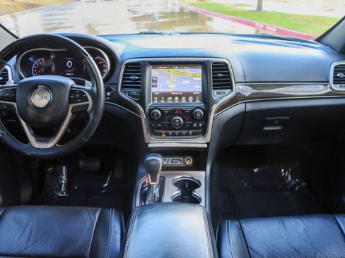 Used 2017 Jeep Grand Cherokee Overland image 25