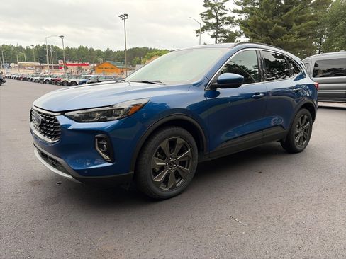 Used 2023 Ford Escape Platinum AWD/4WD image 3