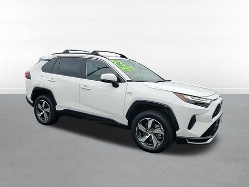 Used 2023 Toyota RAV4 SE image 3