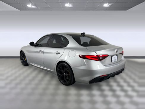 Used 2019 Alfa Romeo Giulia w/ Quick Order Package 22K Sport RWD image 3