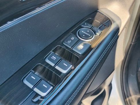 Used 2019 Kia Sorento L image 9