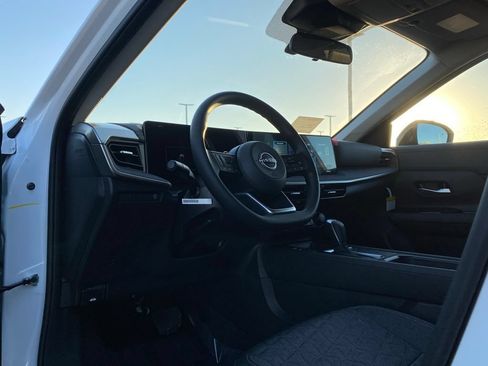 New 2026 Nissan Kicks SV w/ SV Premium Package FWD image 10