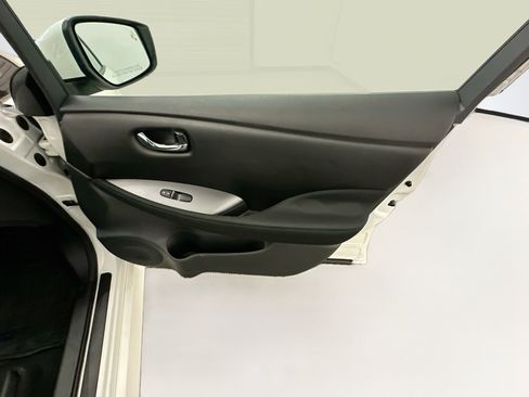 Used 2025 Nissan Leaf S FWD image 32