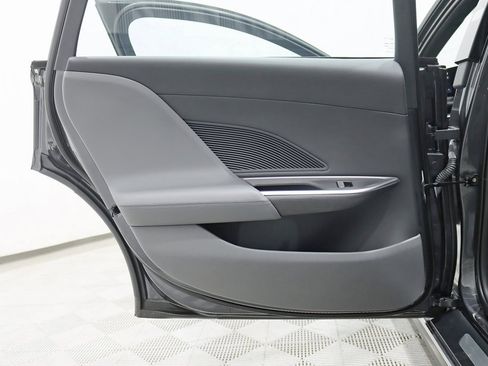 Used 2022 Lucid Air Grand Touring image 38