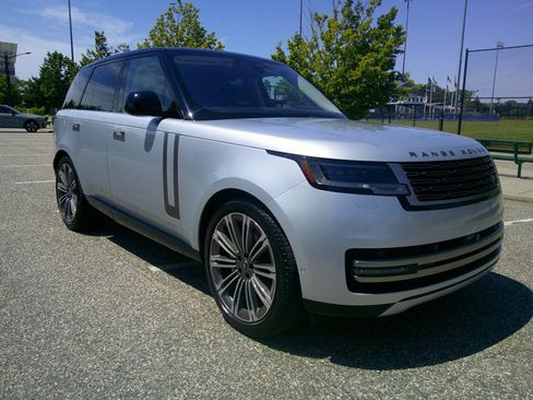 Used 2023 Land Rover Range Rover SE AWD/4WD image 2