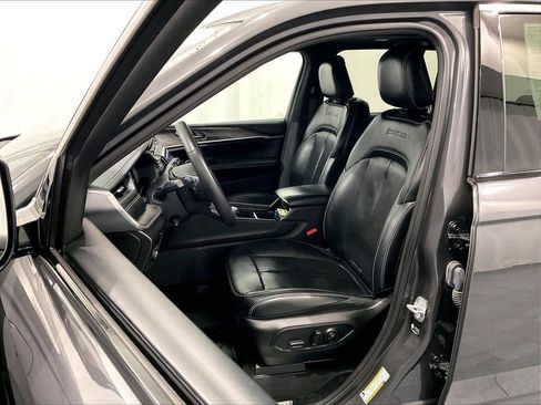 Used 2022 Jeep Grand Cherokee Overland AWD/4WD image 10