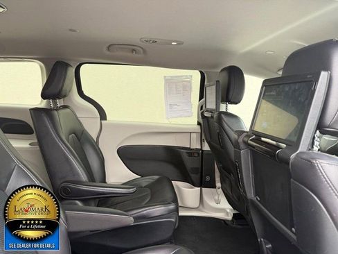 Used 2022 Chrysler Pacifica Touring-L w/ Uconnect Theater Family Group image 16
