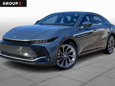 Used 2025 Toyota Crown Limited image 1