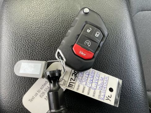 Used 2024 Jeep Gladiator Rubicon w/ Technology Group AWD/4WD image 36