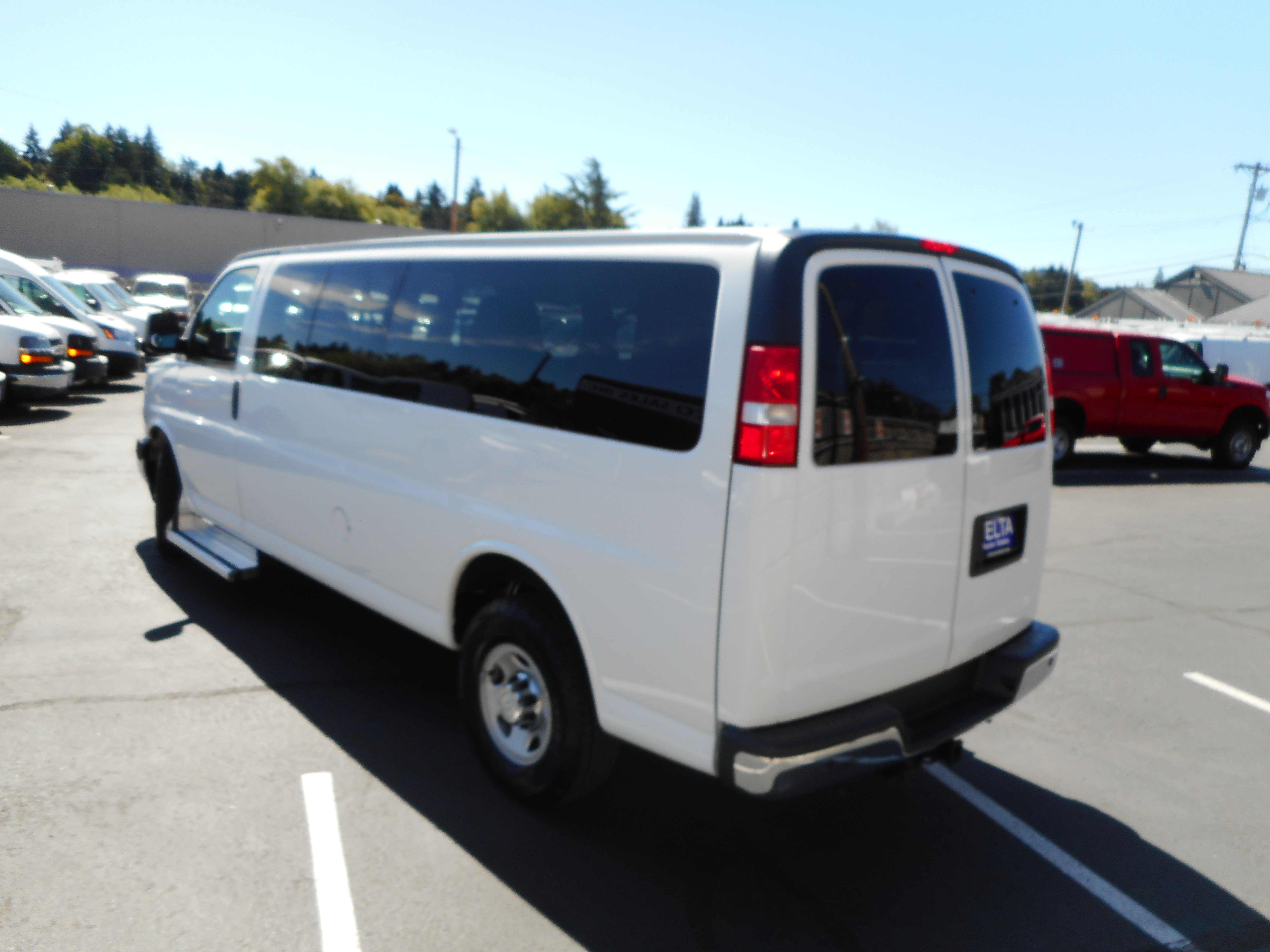 Used 2017 Chevrolet Express 3500 LT w/ LT Preferred Equipment Group RWD image 8